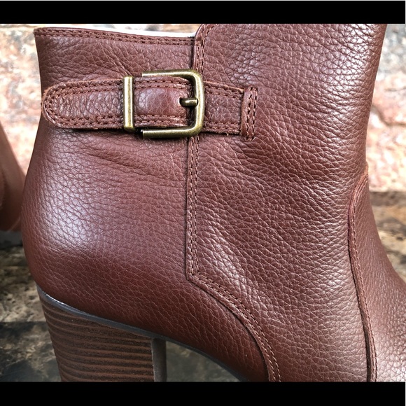NEW Clarks Collection Verona Leather Gleam Booties - Picture 3 of 15